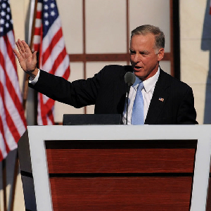 Howard Dean Goes Against Dems On Obamacare
