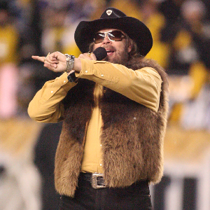 Country Superstar Likens Obama To Hitler